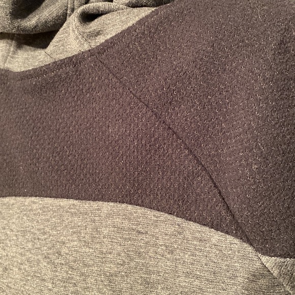 Under Armour Coolgear infared hooded pullover sweatshirt Grey & Black size XS - Picture 9 of 12